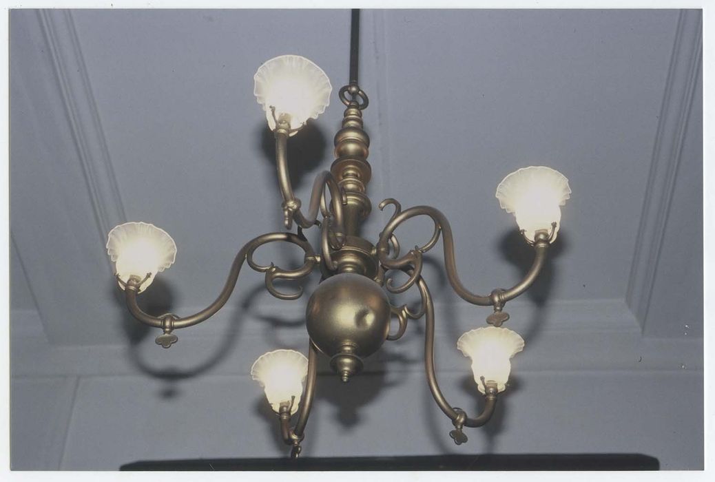 vingt suspensions et un lustre