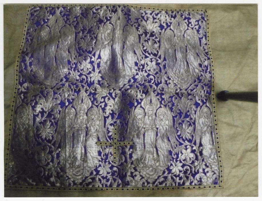 Ornement liturgique : chasuble, étole, manipule et voile de calice (ornement violet)