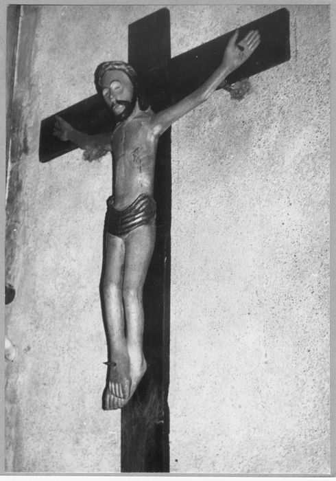 statue : Christ en croix