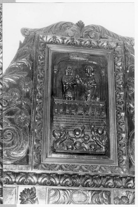 éléments sculptés montés en cheminée : Scènes de la Passion