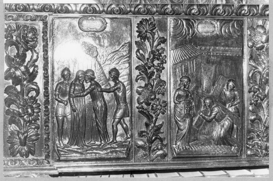 éléments sculptés montés en cheminée : Scènes de la Passion