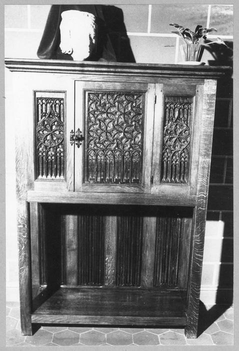 Six panneaux sculptés