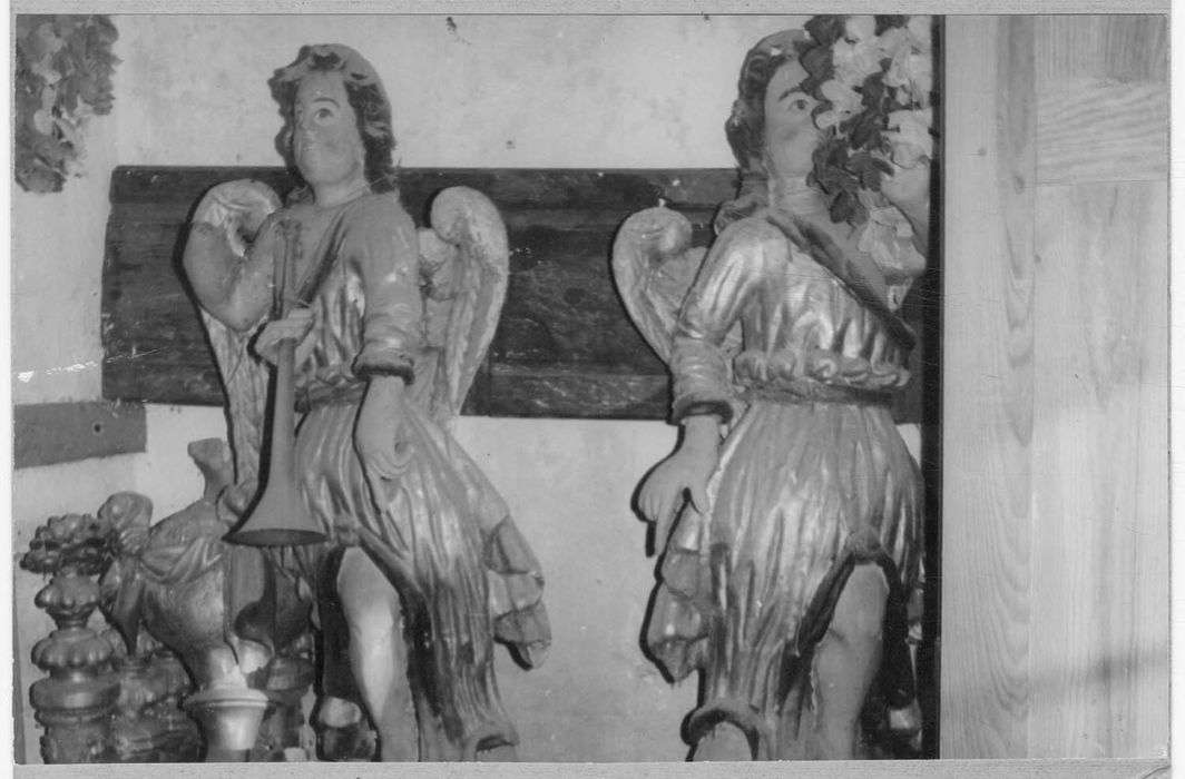 deux statues : Anges