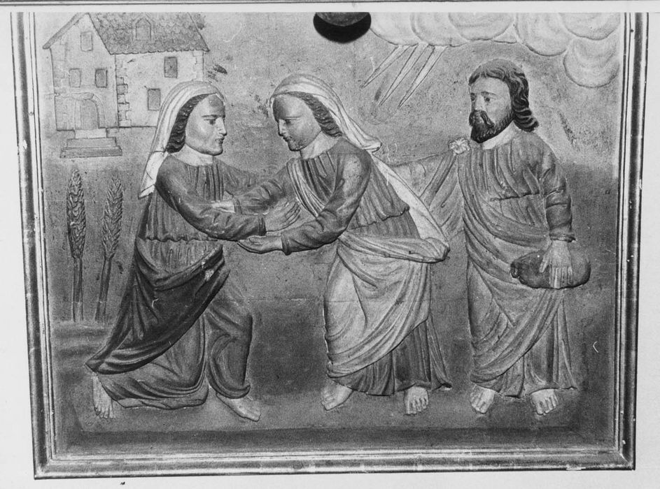 autel (maître-autel) avec devant d'autel, son retable et les deux retables latéraux avec leurs tableaux, les boiseries et trois bas-reliefs : Les Evangélistes, l'Annonciation et la Visitation