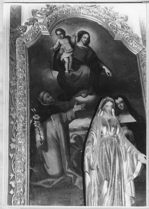 autel (maître-autel) avec devant d'autel, son retable et les deux retables latéraux avec leurs tableaux, les boiseries et trois bas-reliefs : Les Evangélistes, l'Annonciation et la Visitation