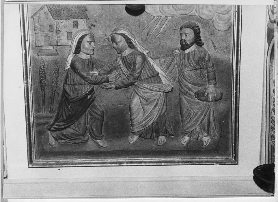 autel (maître-autel) avec devant d'autel, son retable et les deux retables latéraux avec leurs tableaux, les boiseries et trois bas-reliefs : Les Evangélistes, l'Annonciation et la Visitation