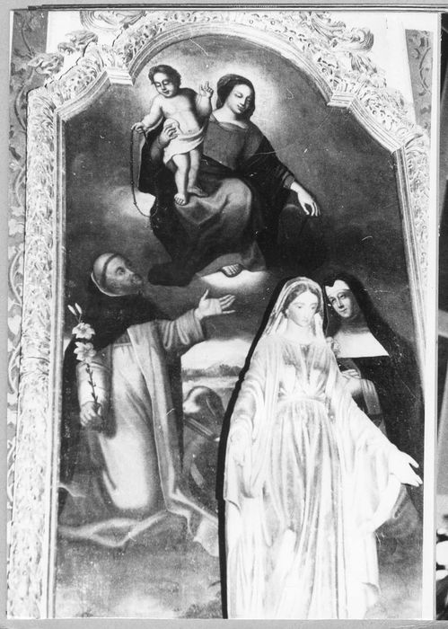 autel (maître-autel) avec devant d'autel, son retable et les deux retables latéraux avec leurs tableaux, les boiseries et trois bas-reliefs : Les Evangélistes, l'Annonciation et la Visitation