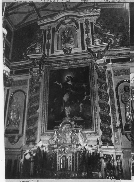 autel (maître-autel) avec devant d'autel, son retable et les deux retables latéraux avec leurs tableaux, les boiseries et trois bas-reliefs : Les Evangélistes, l'Annonciation et la Visitation