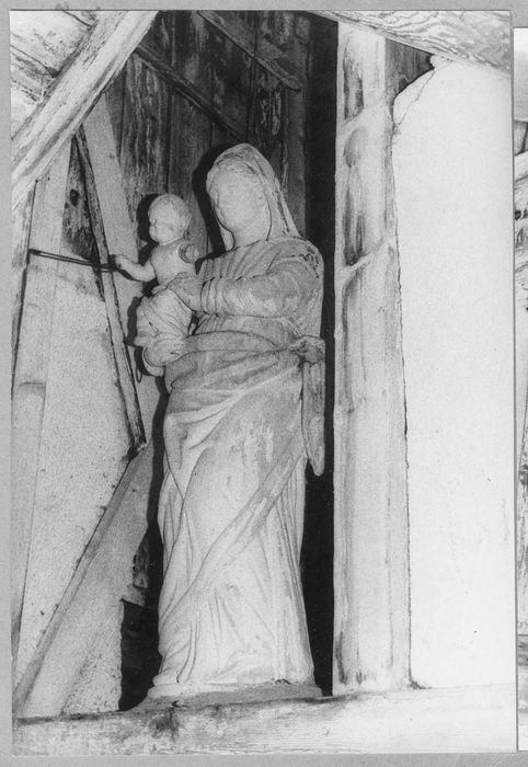 statue : Vierge à l'Enfant