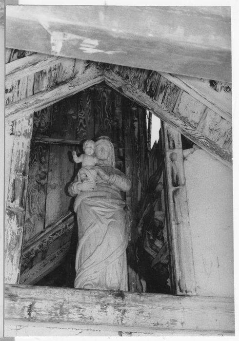 statue : Vierge à l'Enfant