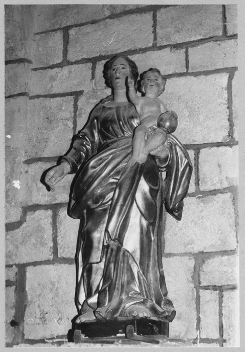 statue : Vierge à l'Enfant