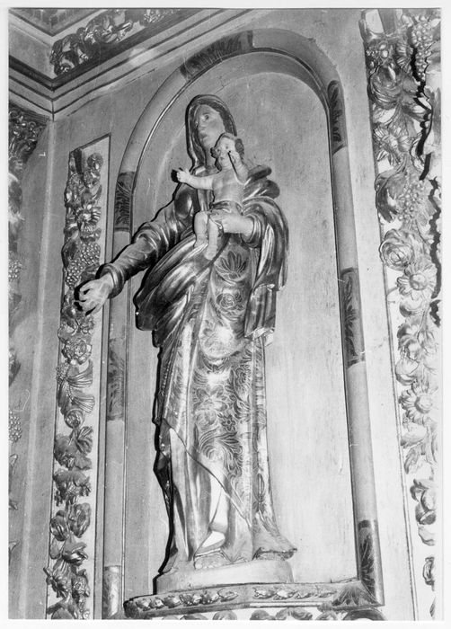 autel latéral avec retable et statue : Vierge à l'Enfant