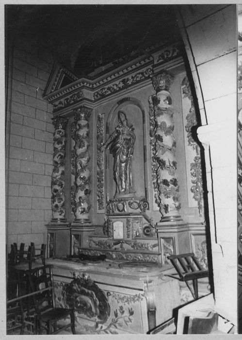 autel latéral avec retable et statue : Vierge à l'Enfant