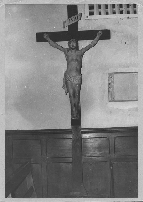 Statue : Christ en croix