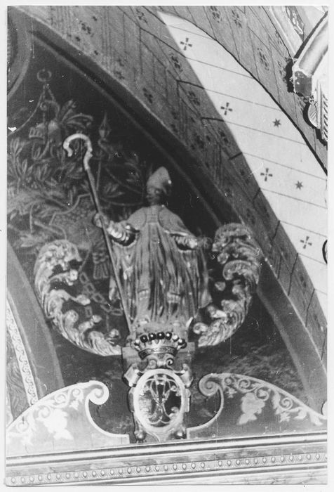 5 autels, 5 retables, clôture de choeur, lambris de revêtement, escalier, tableaux, statues (maître-autel, autels secondaires)