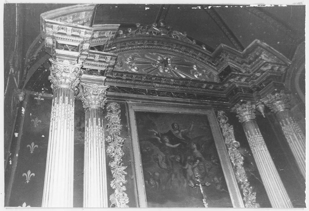5 autels, 5 retables, clôture de choeur, lambris de revêtement, escalier, tableaux, statues (maître-autel, autels secondaires)