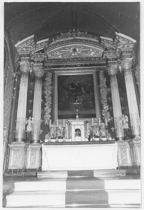 5 autels, 5 retables, clôture de choeur, lambris de revêtement, escalier, tableaux, statues (maître-autel, autels secondaires)