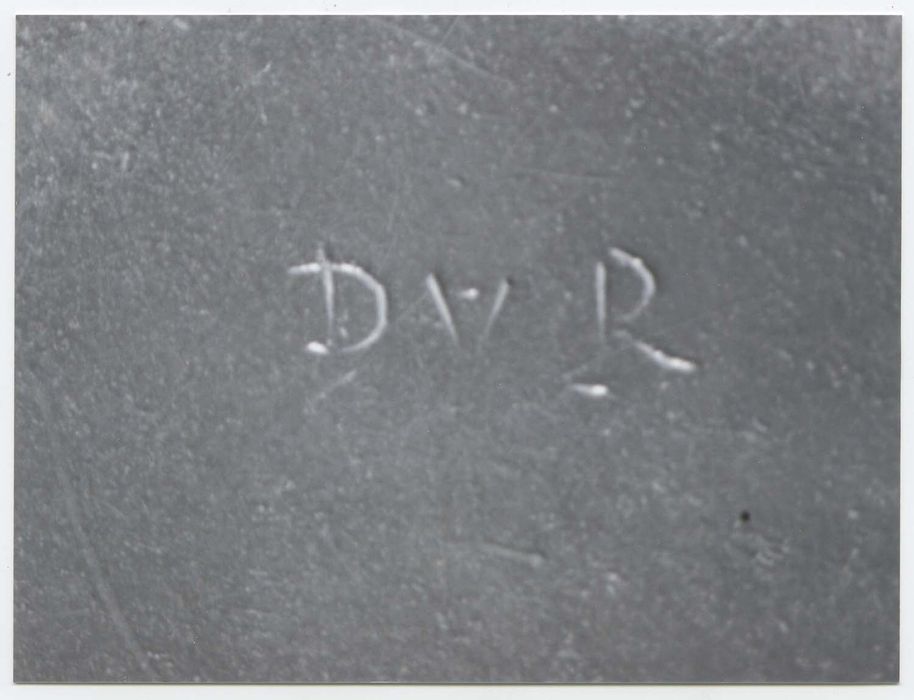 deux assiettes plates détail