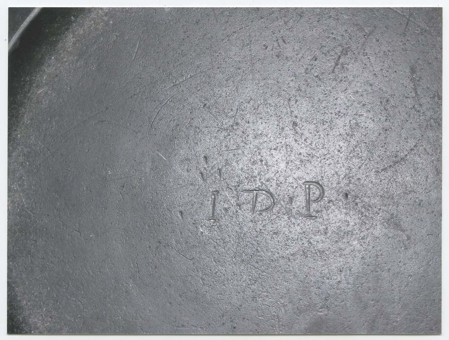 deux assiettes plates détail