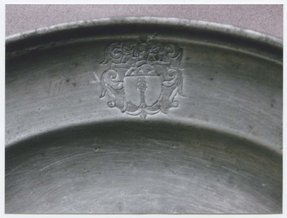 cinquante-cinq assiettes