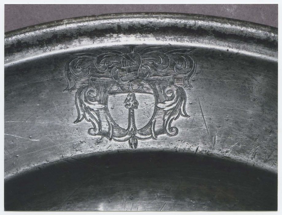 cinquante-cinq assiettes