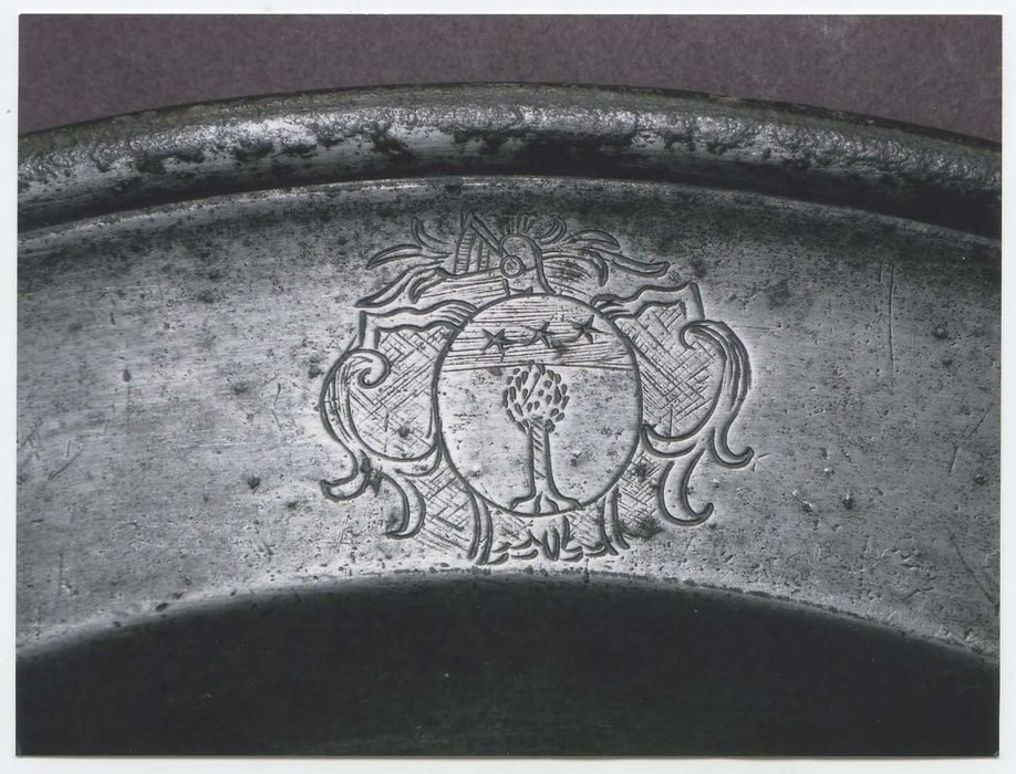 cinquante-cinq assiettes