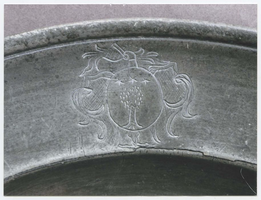 cinquante-cinq assiettes