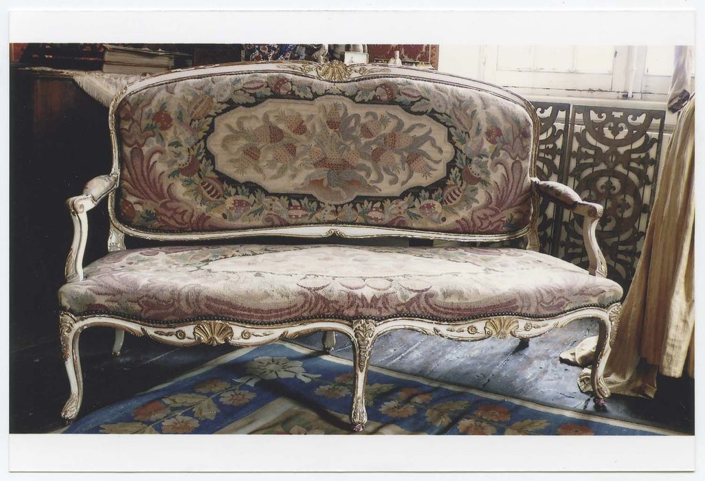 mobilier de salon : canapé et quatre fauteuils à la reine