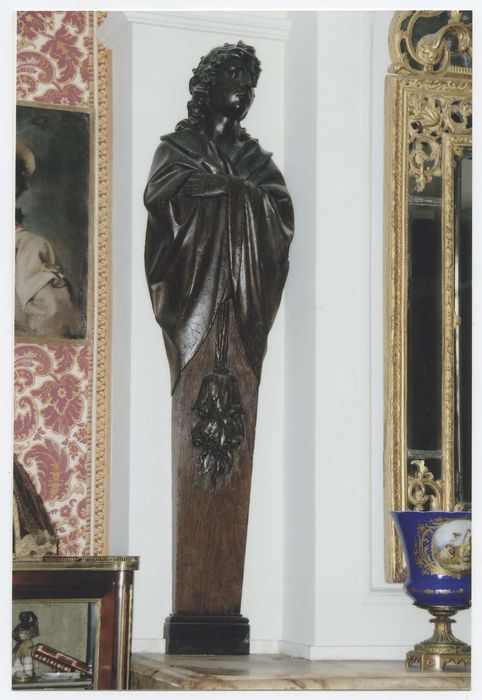 Deux sculptures : Figures engainéées