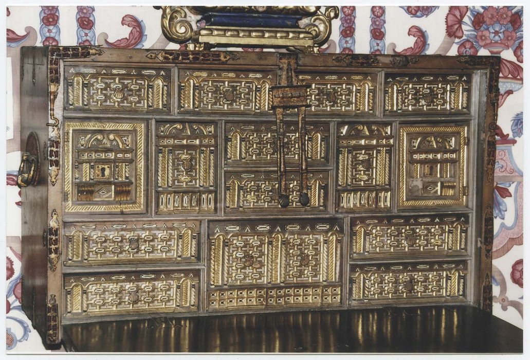 Cabinet dit bargueño