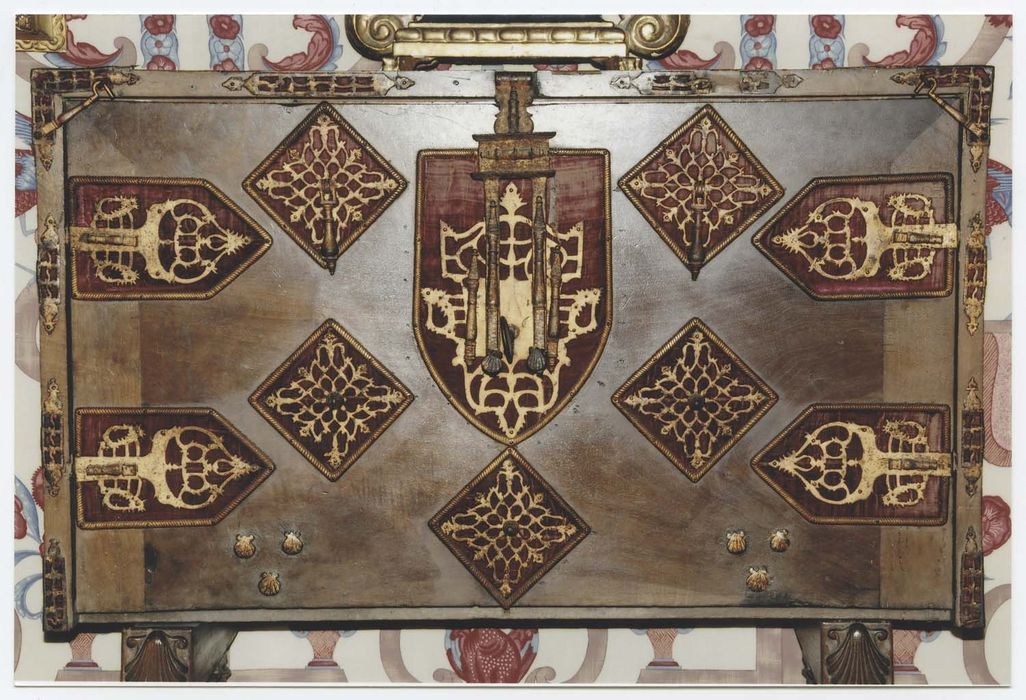 cabinet dit bargueño