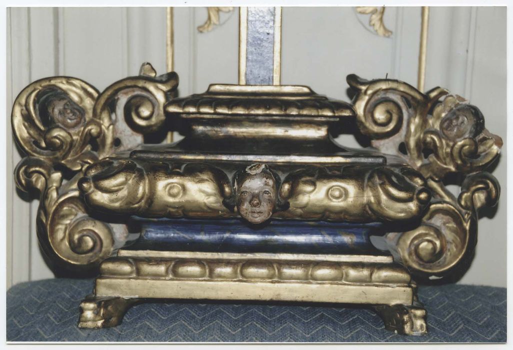 crucifix détail base