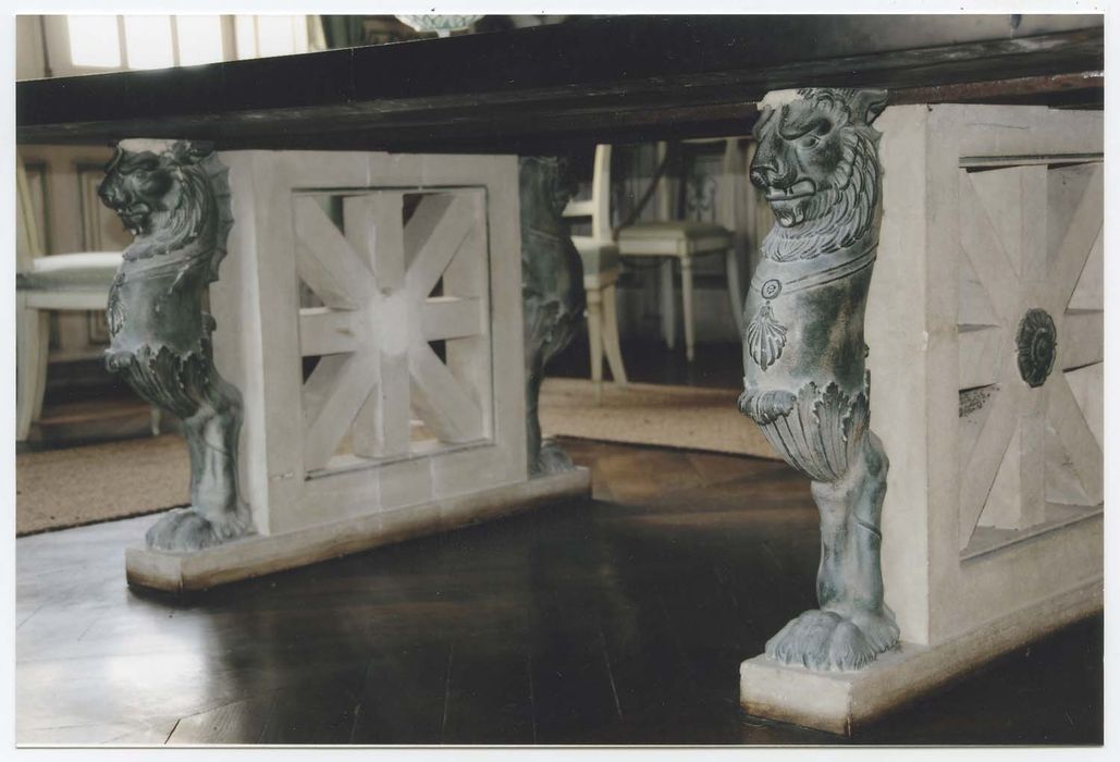 table et quatre chaises