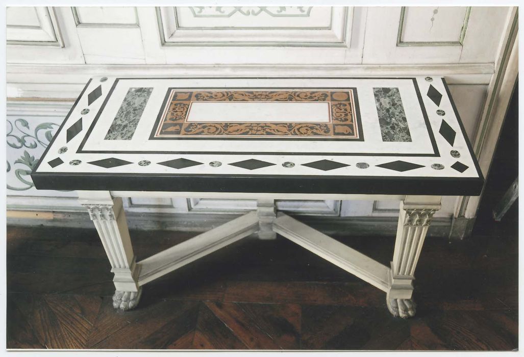 table et quatre chaises