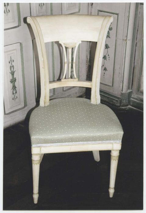 table et quatre chaises