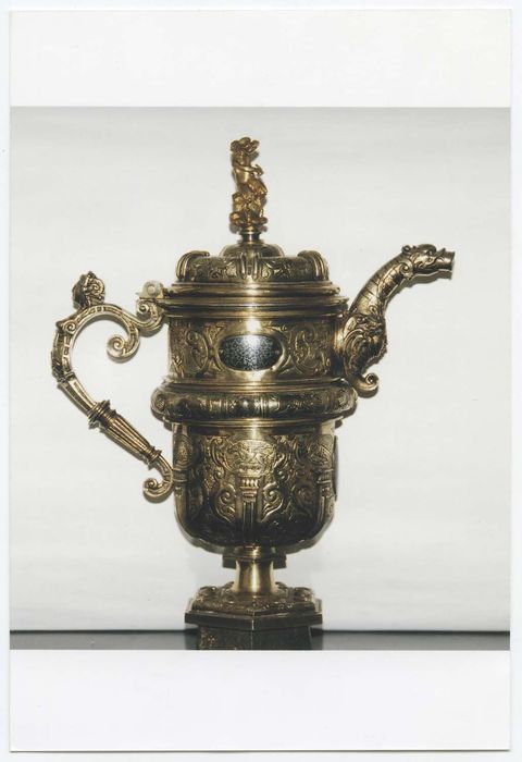 chocolatière (?), sucrier et pot à lait