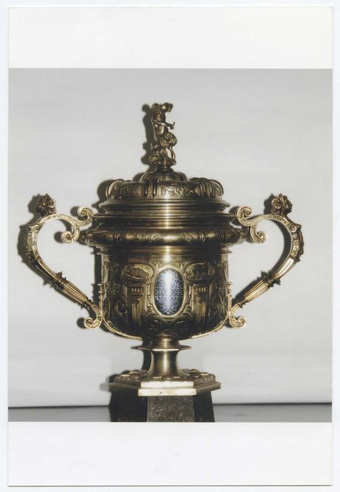 chocolatière (?), sucrier et pot à lait