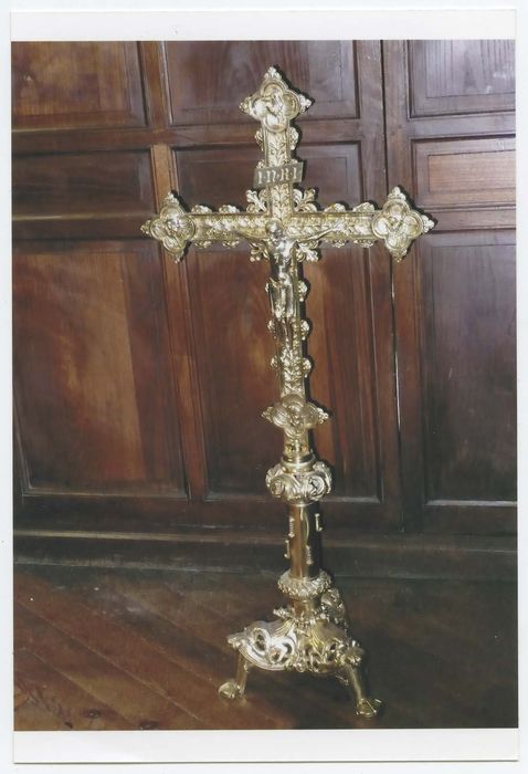 croix d'autel et huit chandeliers (garniture d'autel)