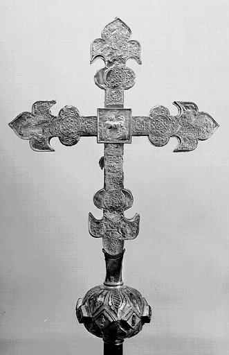 Croix processionnelle en argent repoussé sur âme de bois avec réhauts de vermeil (revers)