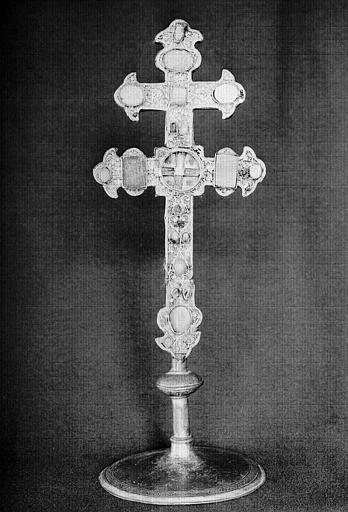 Croix reliquaire à double traverse en argent doré, filigranes et cabochons