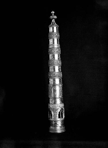 Reliquaire de la sainte Chandelle en argent décoré de nielles et de filigranes - © Ministère de la Culture (France), Médiathèque du patrimoine et de la photographie, diffusion RMN-GP
