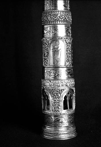 Reliquaire de la sainte Chandelle en argent décoré de nielles et de filigranes (partie inférieure) - © Ministère de la Culture (France), Médiathèque du patrimoine et de la photographie, diffusion RMN-GP