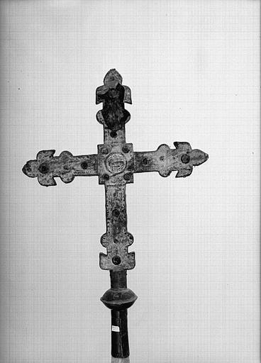 Croix processionnelle en cuivre estampé (revers)