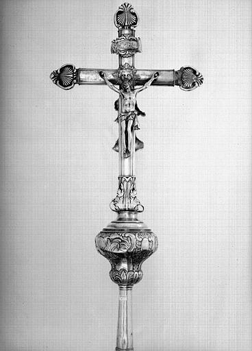 Croix processionnelle d'époque Louis XV (avers)