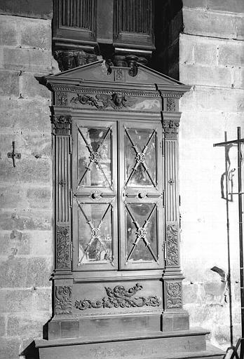 Armoire aux reliques, en bois sculpté