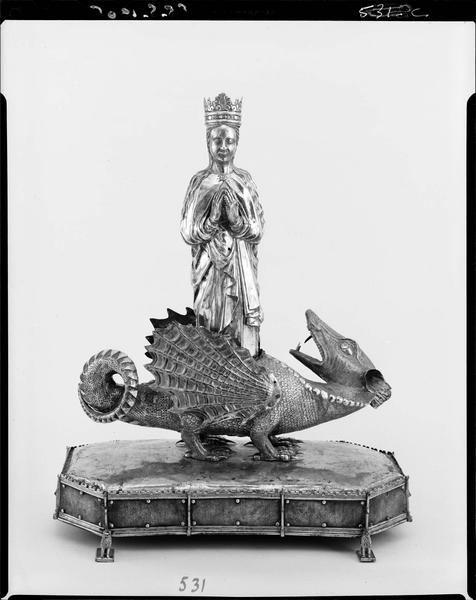 Groupe sculpté : sainte Marguerite et le dragon