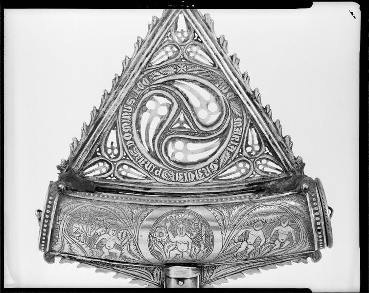 Reliquaire de saint Blaise, revers, détail du gâble triangulaire