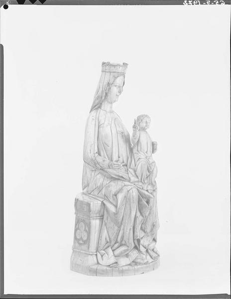 Statuette : Vierge à l'Enfant, de trois quarts droit