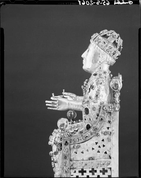 Statue : sainte Foy, profil gauche, vue rapprochée