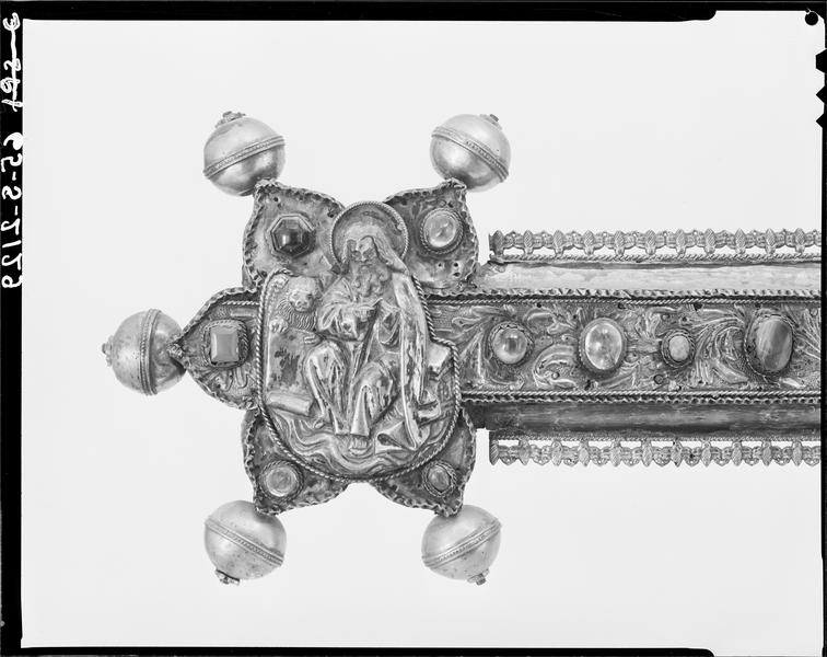 Croix de procession, revers, détail du fleuron gauche orné de saint Marc